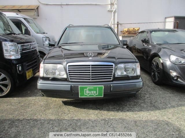 mercedes-benz e-class-station-wagon 1993 -MERCEDES-BENZ--Benz E Class Wagon 124092--2F257917---MERCEDES-BENZ--Benz E Class Wagon 124092--2F257917- image 1