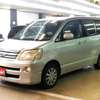 toyota noah 2005 BD30122A6692 image 1