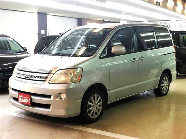 toyota noah 2005 BD30122A6692 image 1