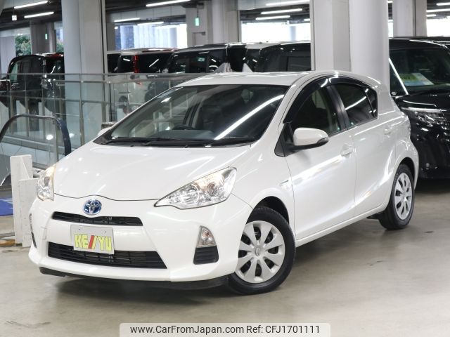 toyota aqua 2012 CFJ1701111 image 1