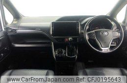 toyota esquire 2017 504928-924102