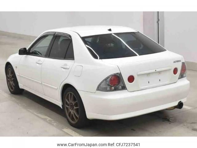 toyota altezza 2004 quick_quick_GH-SXE10_0054716 image 2