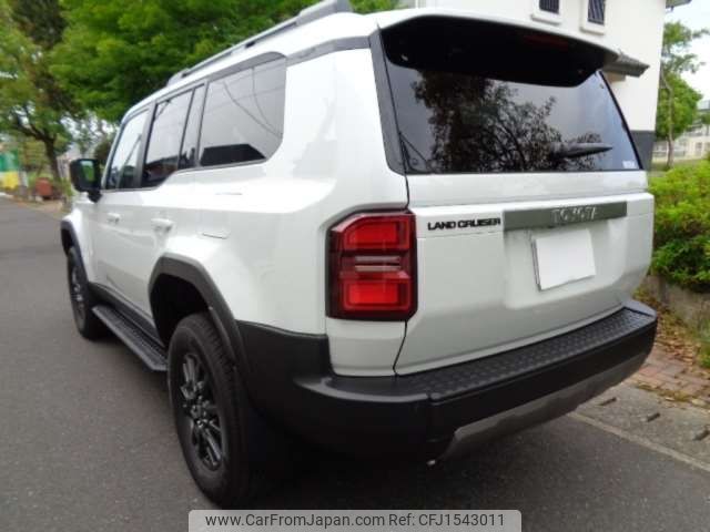 toyota land-cruiser-wagon 2024 CFJ1543011 image 2
