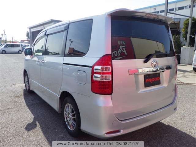 toyota noah 2011 -TOYOTA 【伊豆 331ﾗ 125】--Noah DBA-ZRR70W--ZRR70-0428552---TOYOTA 【伊豆 331ﾗ 125】--Noah DBA-ZRR70W--ZRR70-0428552- image 2