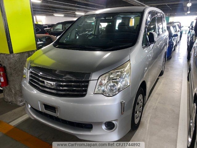 toyota noah 2010 CFJ1744892 image 1