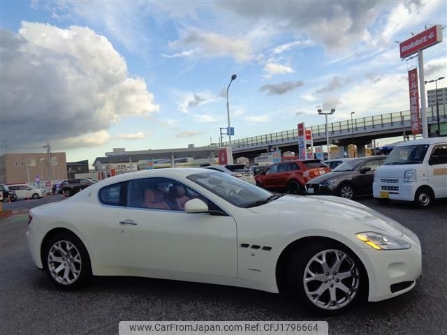 maserati granturismo 2010 CFJ1796664 image 2