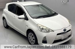 toyota aqua 2013 CFJ1588179
