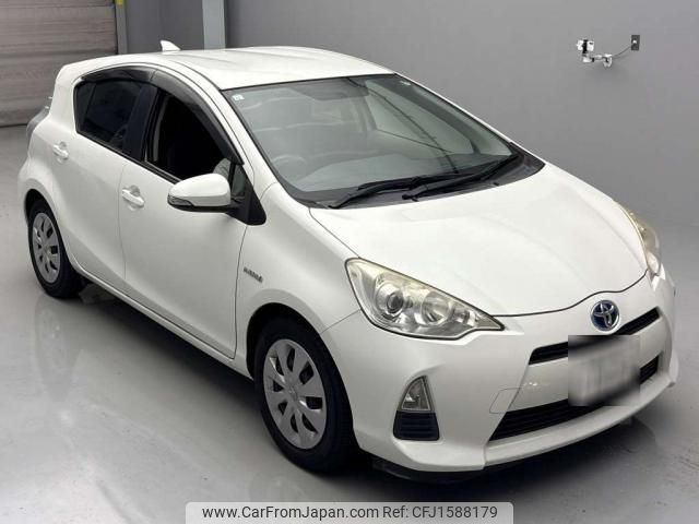 toyota aqua 2013 CFJ1588179 image 1