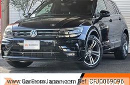 volkswagen tiguan 2017 -VOLKSWAGEN--VW Tiguan 5NCZE--JW820117---VOLKSWAGEN--VW Tiguan 5NCZE--JW820117-