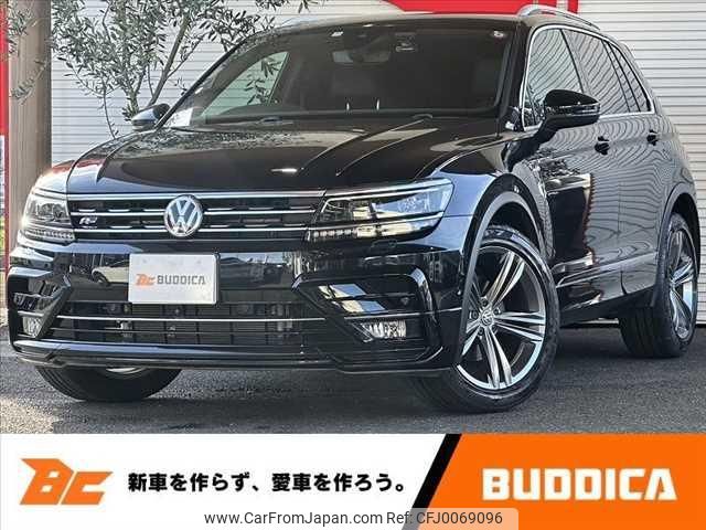 volkswagen tiguan 2017 -VOLKSWAGEN--VW Tiguan 5NCZE--JW820117---VOLKSWAGEN--VW Tiguan 5NCZE--JW820117- image 1