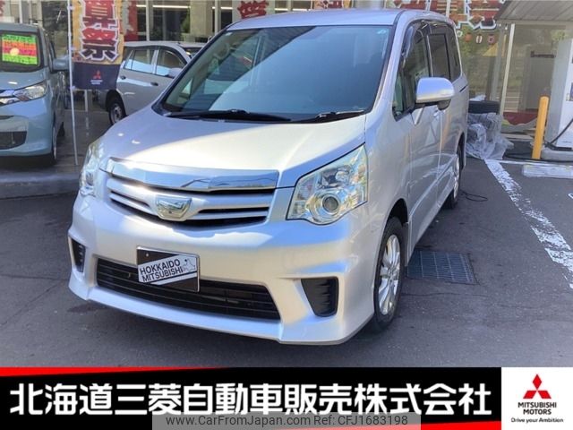 toyota noah 2013 CFJ1683198 image 1