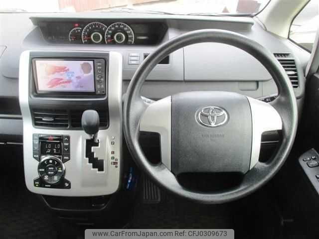 toyota voxy 2011 TE4785 image 2