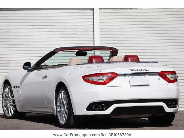 maserati grandcabrio 2010 quick_quick_MGC_ZAMKM45C000054243 image 2