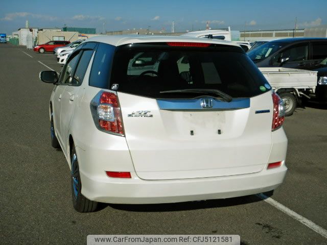 honda fit-shuttle-hybrid 2013 No.12819 image 2