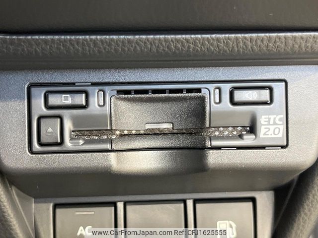 toyota prius 2023 CFJ1625555 image 2