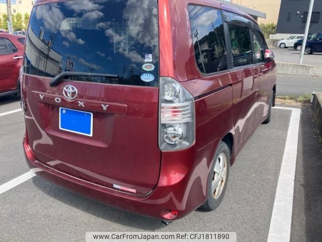 toyota voxy 2010 CFJ1811890 image 2