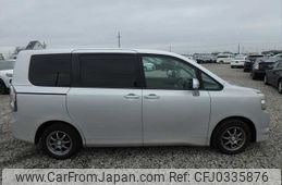 toyota voxy 2010 NIKYO_AK44554