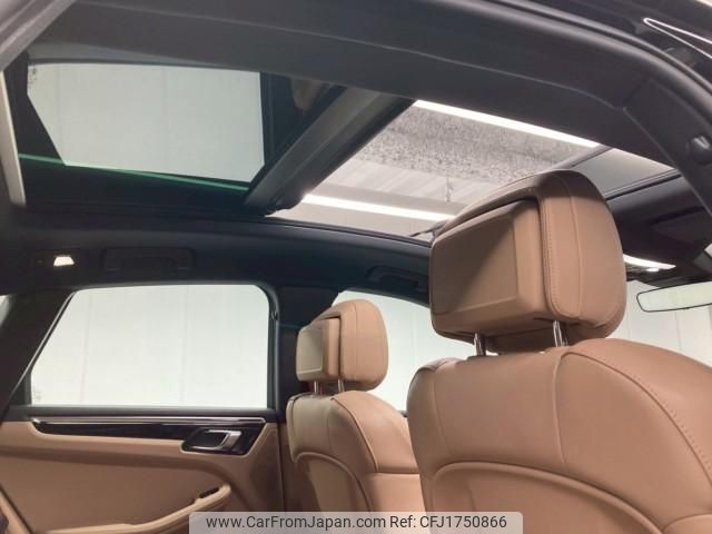 porsche macan 2024 CFJ1750866 image 2