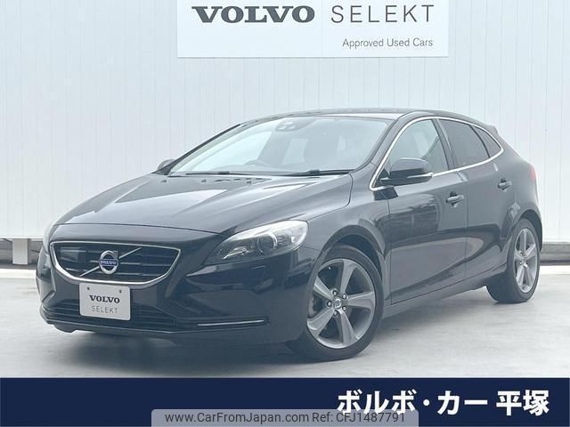 volvo v40 2013 CFJ1487791 image 1