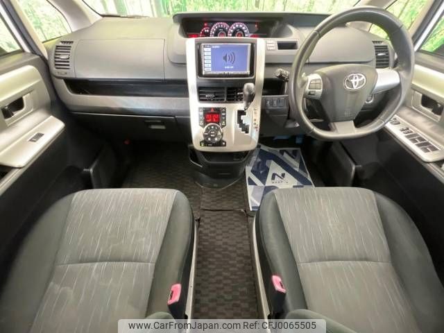 toyota noah 2011 -TOYOTA--Noah DBA-ZRR70W--ZRR70-0425741---TOYOTA--Noah DBA-ZRR70W--ZRR70-0425741- image 2