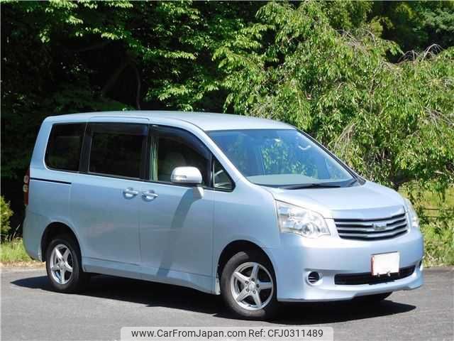 toyota noah 2011 TE2943 image 1