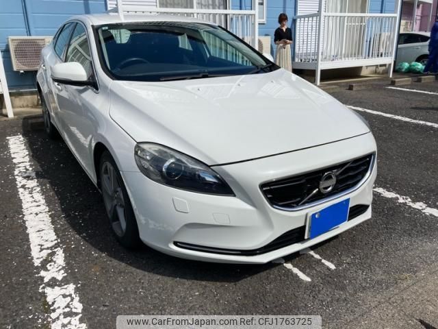 volvo v40 2013 CFJ1763725 image 1