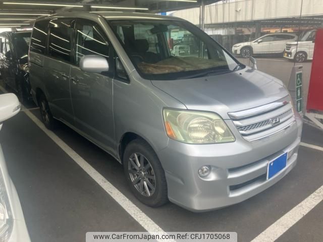 toyota noah 2006 CFJ1705068 image 2