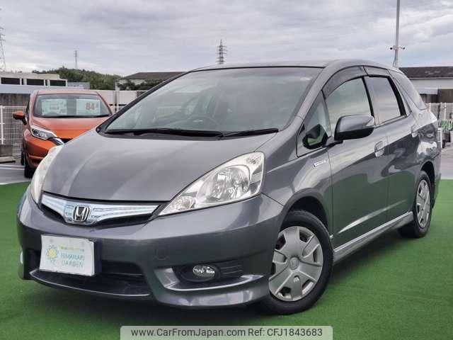 honda fit-shuttle-hybrid 2013 CFJ1843683 image 1