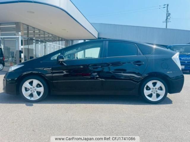 toyota prius 2015 CFJ1741086 image 2