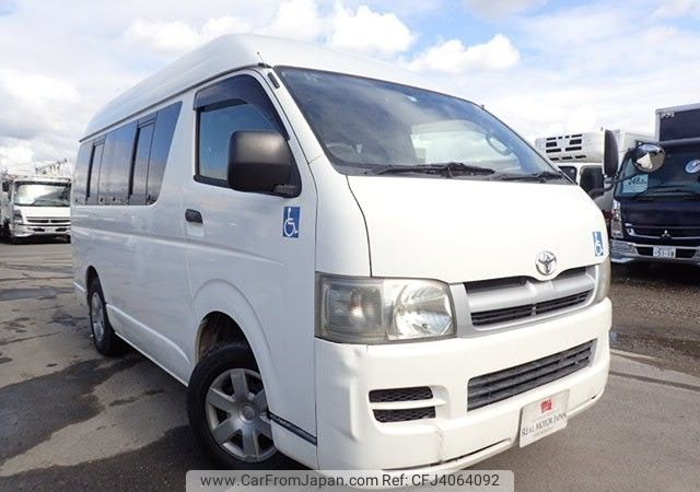 toyota hiace van 2005 model