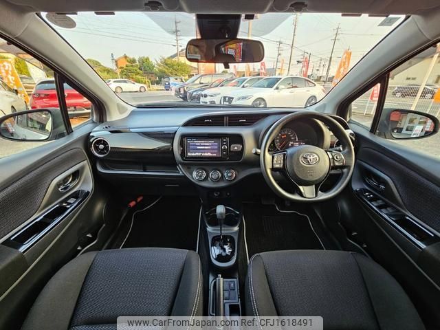 toyota vitz 2018 CFJ1618491 image 2
