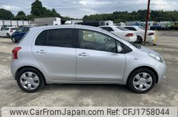 toyota vitz 2006 CFJ1758044