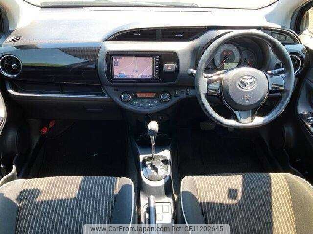 toyota vitz 2017 504928-930067 image 1