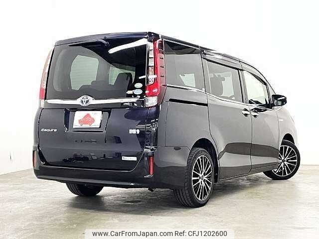 toyota esquire 2016 504928-929604 image 2