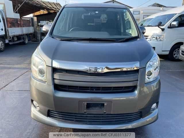 toyota noah 2007 TE3055 image 1