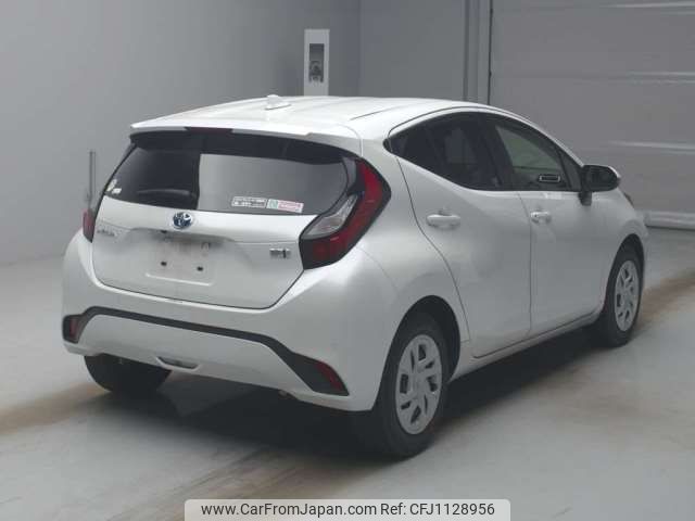toyota aqua 2022 -TOYOTA--AQUA 6AA-MXPK11--MXPK11-2060195---TOYOTA--AQUA 6AA-MXPK11--MXPK11-2060195- image 2