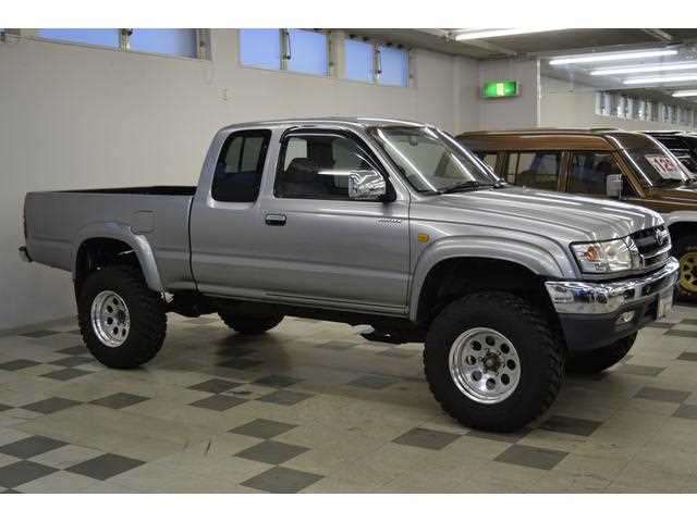 toyota hilux-sports-pickup 2003 2455216-140912 image 2