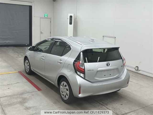 toyota aqua 2018 CFJ1829373 image 2