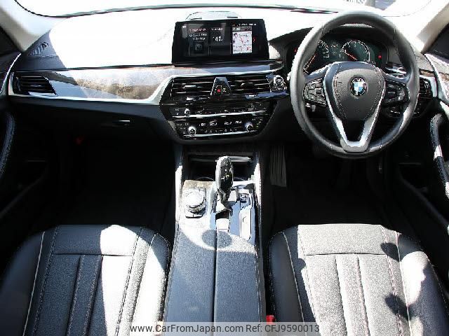 bmw 5-series 2017 quick_quick_DBA-JA20_WBAJA52020G455075 image 2