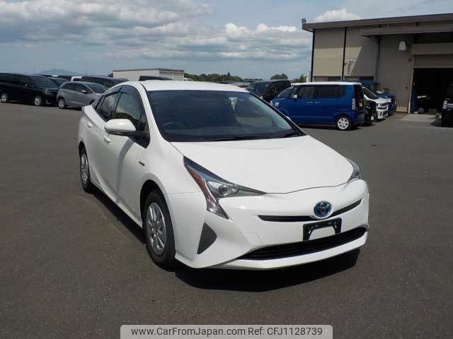 toyota prius 2018 -TOYOTA--Prius DAA-ZVW55--ZVW55-8058192---TOYOTA--Prius DAA-ZVW55--ZVW55-8058192- image 1
