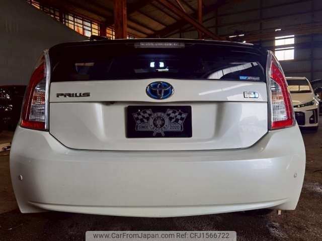 toyota prius 2013 CFJ1566722 image 2