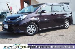 toyota isis 2012 CFJ1732800