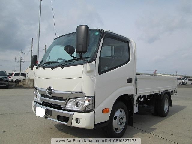 hino dutro 2024 GOO_NET_EXCHANGE_0706872A30250304W001 image 2