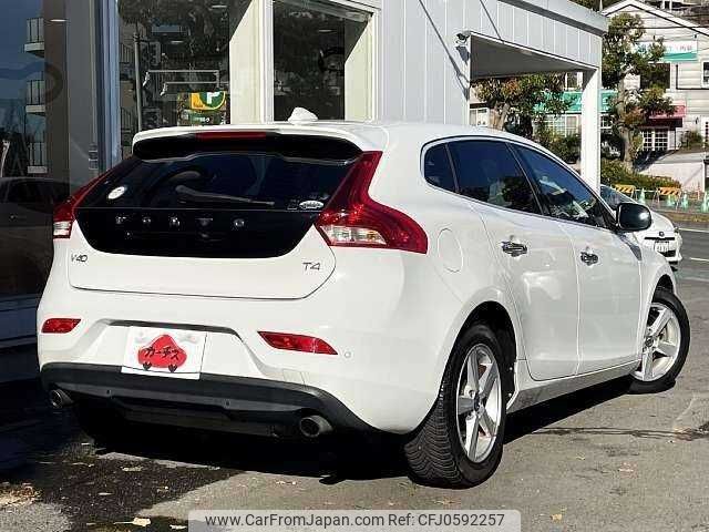 volvo v40 2014 504928-926842 image 2