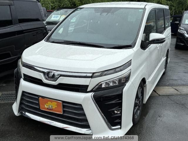 toyota voxy 2017 CFJ1574368 image 1