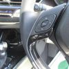 toyota c-hr 2017 quick_quick_DAA-ZYX10_ZYX10-2057464 image 18