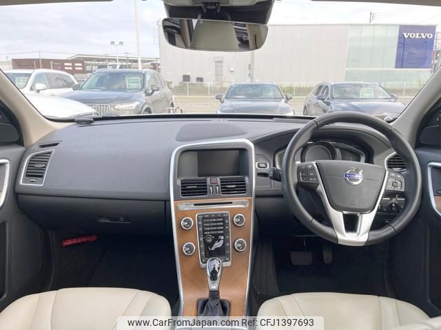 volvo xc60 2017 quick_quick_DD4204TXC_YV1DZA8RDH2207080 image 2