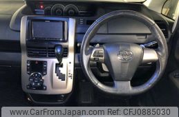 toyota noah 2012 NIKYO_XP21375