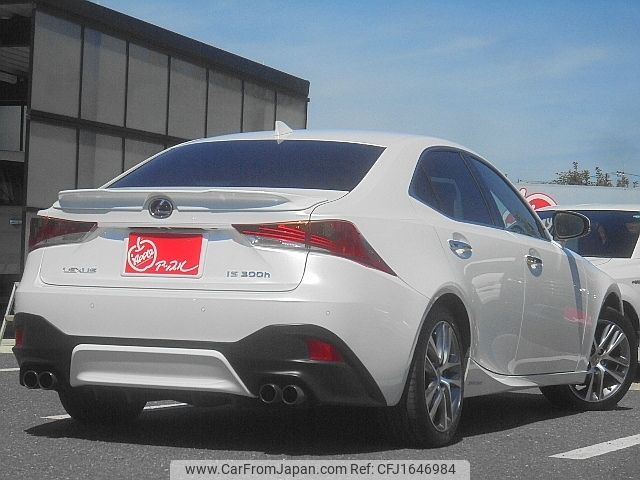 lexus is 2018 CFJ1646984 image 2
