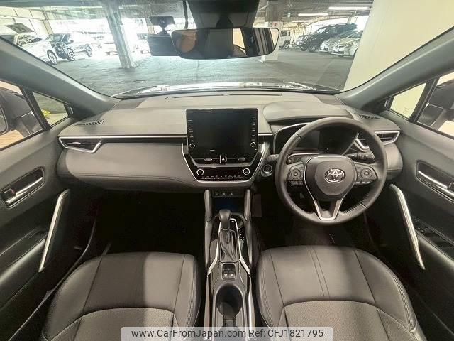 toyota corolla-cross 2023 CFJ1821795 image 2